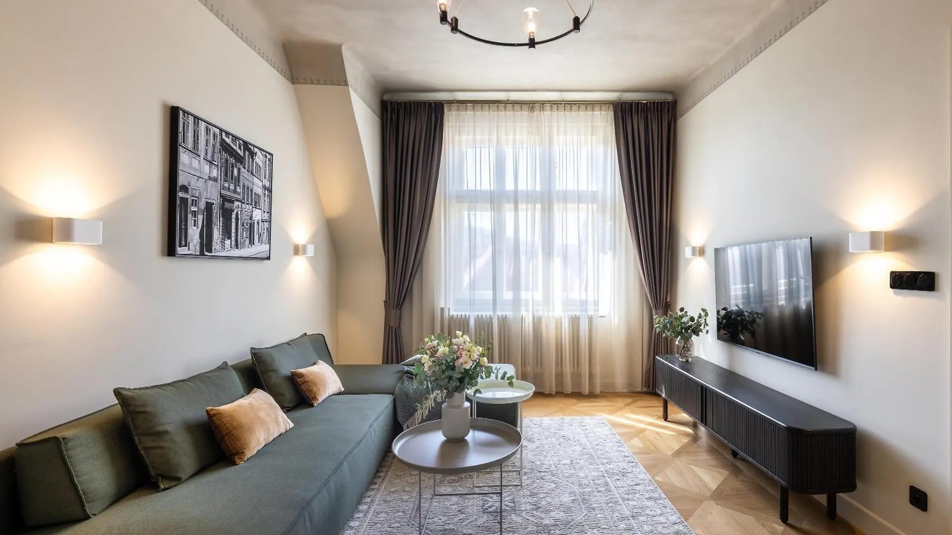 Luxury 2 Bedroom Apartment With Ac In The Old Town location