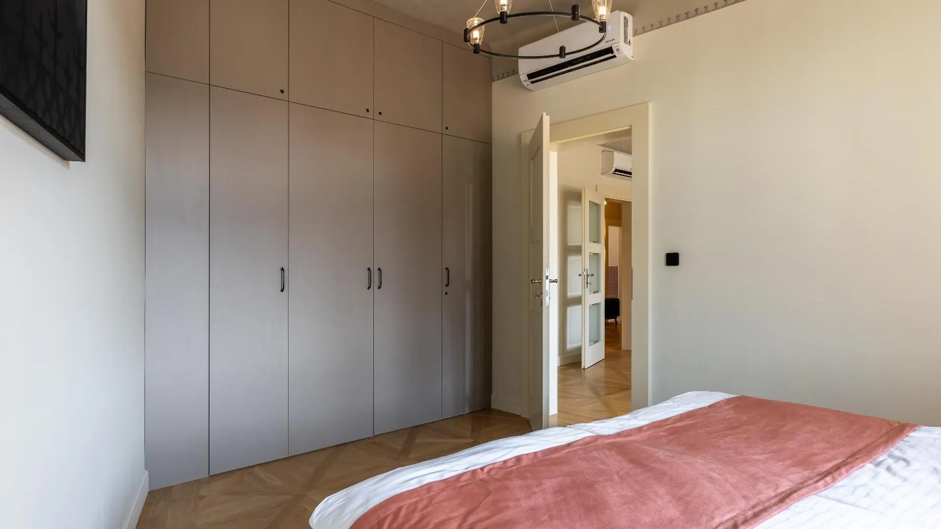Luxury 2 Bedroom Apartment With Ac In The Old Town Praga